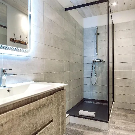 Spacious With View On The Muzelle Chalet Les Deux Alpes